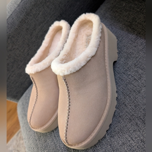 UGG New Heights Cozy Clog Driftwood Shoes - Women's - Picture 2 of 8